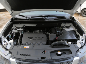 2019款2.4L 两驱致行版 国V 发动机