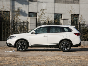 2019款2.0L 两驱畅享版 7座 国V 正侧（左）