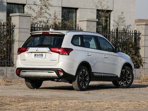 2019款2.0L 两驱畅享版 7座 国V 整体外观