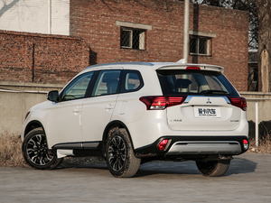 2019款2.0L 两驱畅享版 国V 左后45度