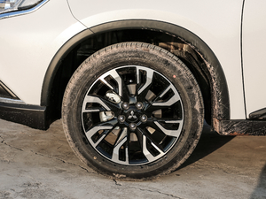 2019款2.0L 两驱畅享版 国V 轮圈