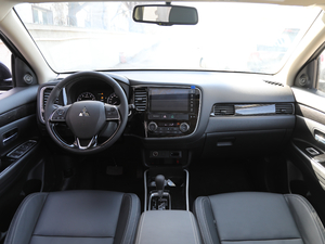 2019款2.0L 两驱畅享版 国V 内饰全景