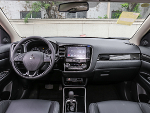 2019款2.0L 两驱畅享版 国V 内饰全景