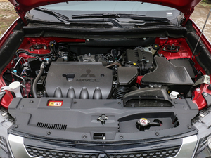 2019款2.0L 两驱畅享版 国V 发动机