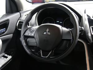 2019款1.5T CVT两驱梦想版 国VI 方向盘