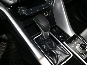 2019款1.5T CVT两驱梦想版 国VI 换挡杆