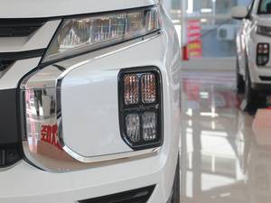 2020款1.6L 锋尚版 前雾灯