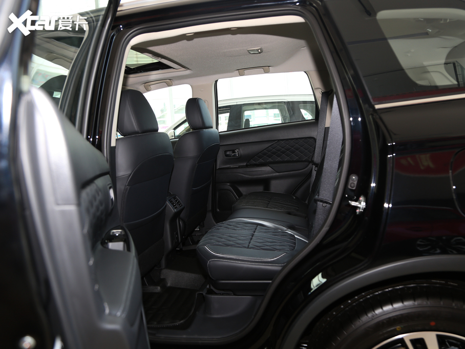 2020W{(ln) 2.4L (q) 5