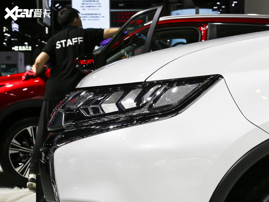 2020W{(ln) 2.4L (q) 7