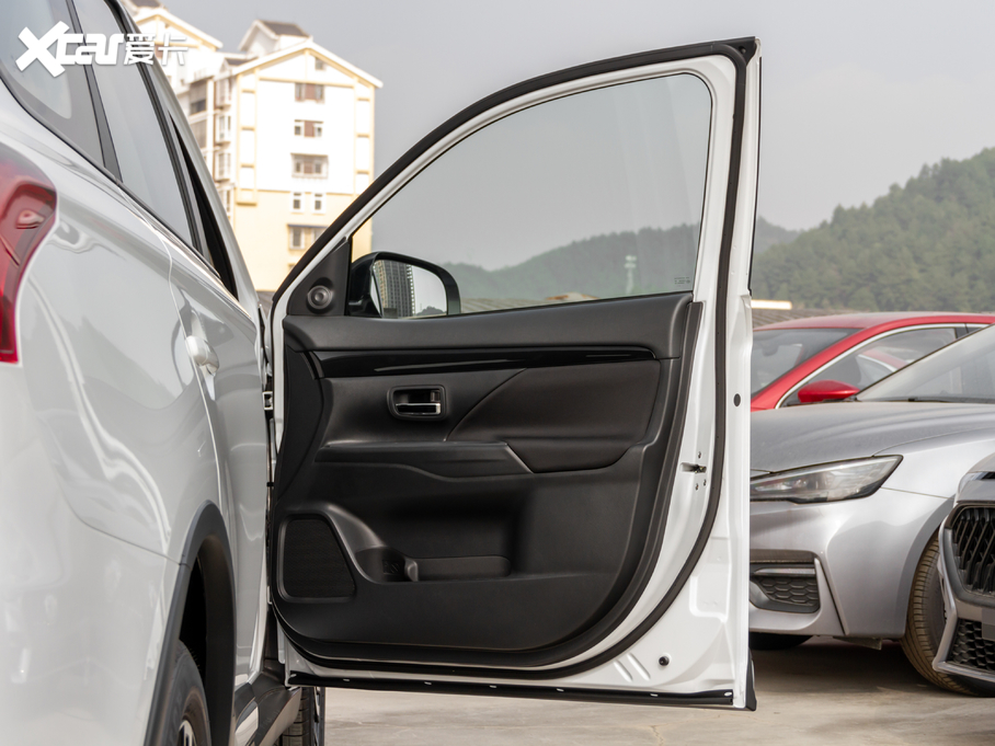 2020W{(ln) 2.0L (q)а 5