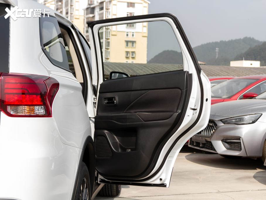 2020W{ 2.0L 򌕳а 5