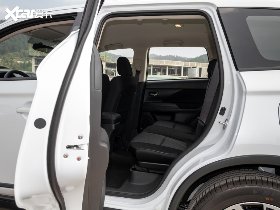 2020W{(ln) 2.0L (q)а 5