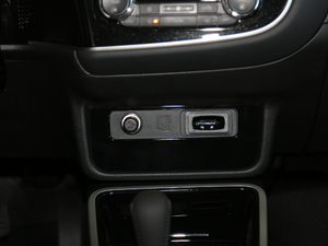 2020款2.0L 两驱畅享版 5座 中控区