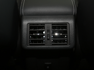 2020款2.0L 两驱畅享版 5座 中控区
