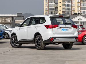 2020款2.0L 两驱畅行版 5座 左后45度