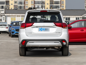2020款2.0L 两驱畅行版 5座 正后	
