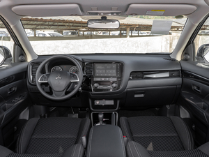 2020款2.0L 两驱畅行版 5座 内饰全景