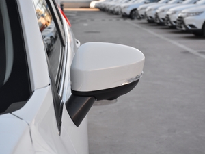 2021款1.5T CVT两驱信念版 后视镜