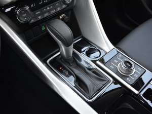 2021款1.5T CVT两驱信念版 换挡杆