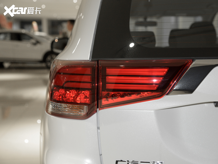 2021W{ 2.0L 򌕳а 5