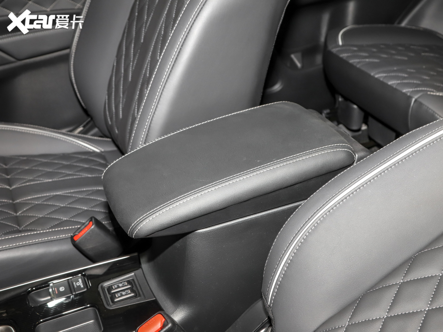 2021W{ Ŀ 2.0L 򌕳 7