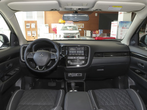 2021款2.0L 两驱畅享版 5座 内饰全景