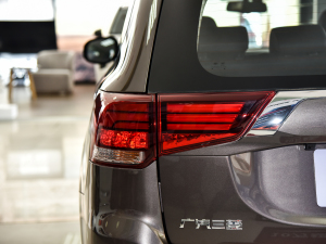 2021Ŀ 2.0L 򌕳 5 ^