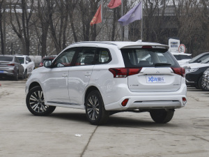 2021款改款 2.0L 两驱畅享版 5座 左后45度