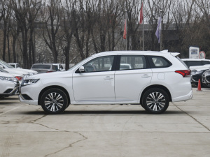 2021款改款 2.0L 两驱畅享版 5座 正侧（左）