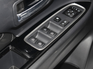 2021Ŀ 2.0L 򌕳 5 п؅^