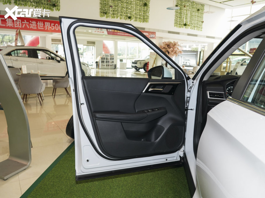 2023W{ 1.5T CVT(q) 5