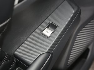 2023款1.5T CVT四驱尊耀版 7座 后排车窗控制区