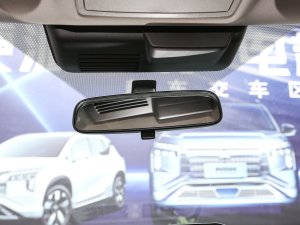 2023款1.5T CVT四驱尊耀版 7座 车内后视镜