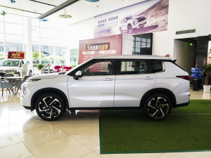 2023款1.5T CVT两驱尊享版 5座 正侧（左）