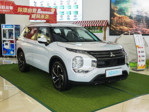 2023款1.5T CVT两驱尊享版 5座 右前45度