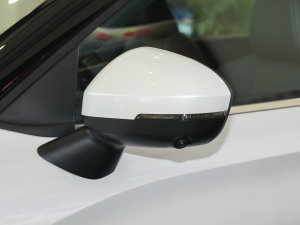 2023款1.5T CVT两驱尊享版 5座 后视镜
