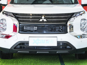 2023款1.5T CVT两驱尊享版 5座 中网