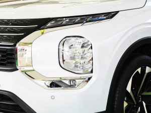 2023款1.5T CVT两驱尊享版 5座 大灯