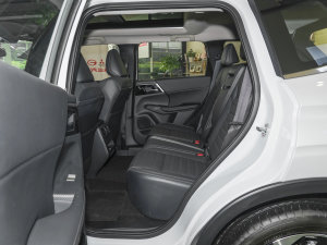 2023款1.5T CVT两驱尊享版 5座 后排空间