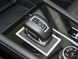 2023款1.5T CVT两驱尊享版 5座 换挡杆