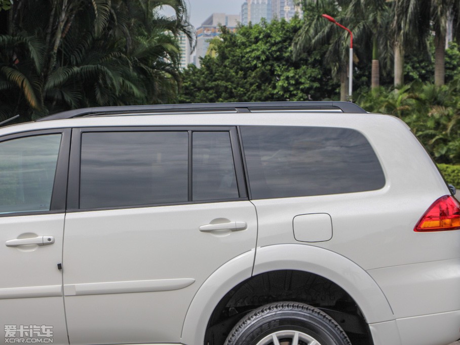 2013�������_���ŕ� 3.0L �ԄӃ����A��