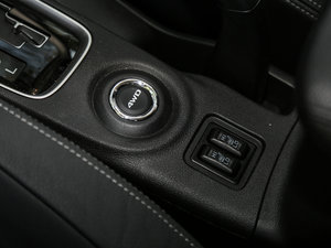 2016款2.4L 四驱5座精英版 中控区
