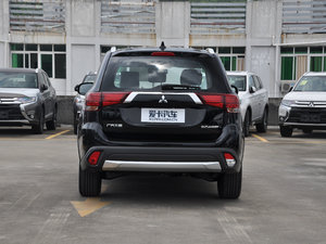2017款2.0L 两驱5座荣耀版 正后	