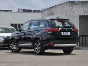 2017款2.0L 两驱5座荣耀版 左后45度