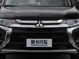 2017款2.0L 两驱5座荣耀版 中网