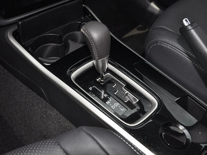2017款2.0L 两驱5座荣耀版 换挡杆