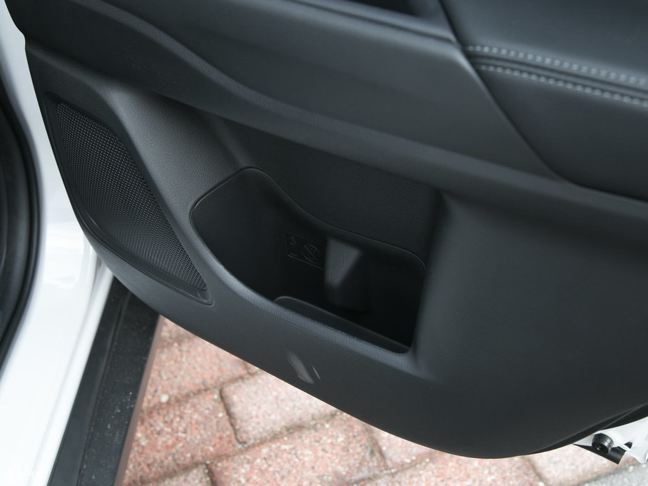 2018W{(ln) 2.4L (q)F