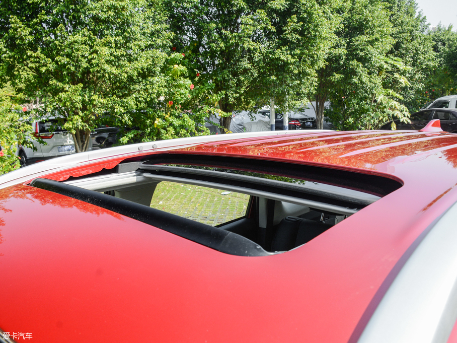 2018W{(ln) 2.4L (q)F