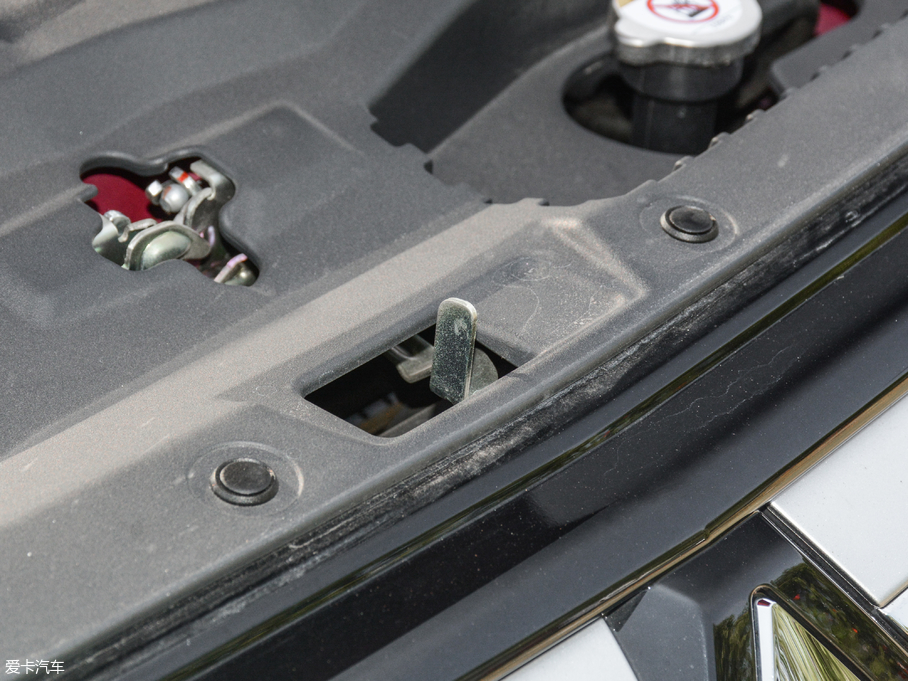 2018W{(ln) 2.4L (q)F