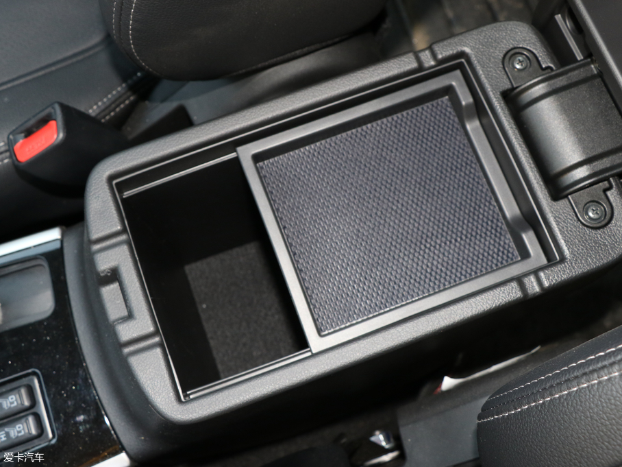 2018W{(ln) 2.0L (q)sҫ